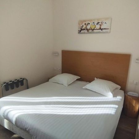 Hotel Des Arts Rueil-Malmaison Esterno foto