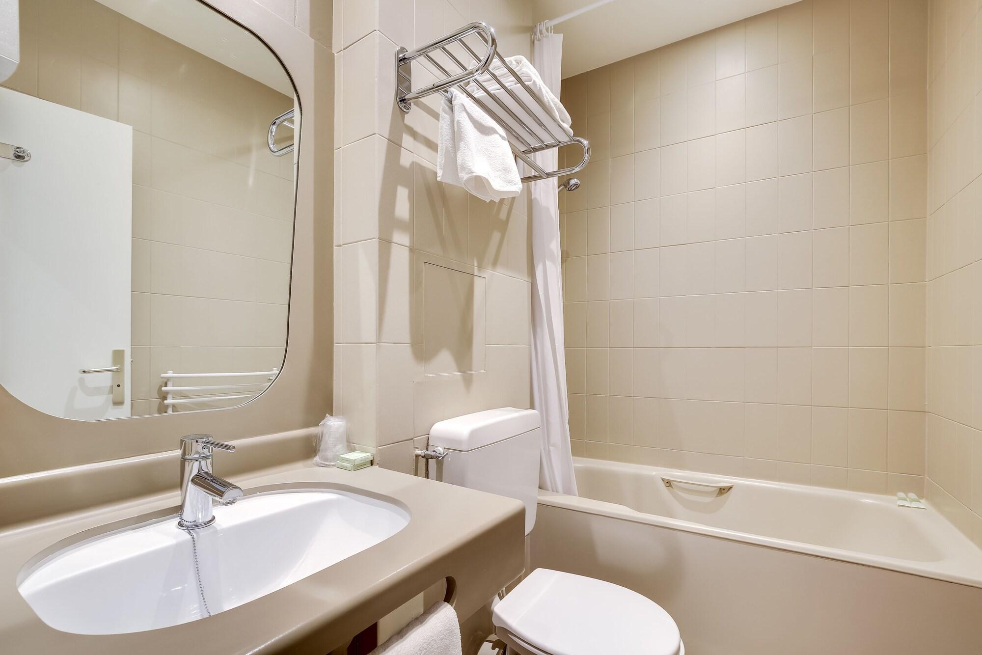 Hotel Des Arts Rueil-Malmaison Esterno foto