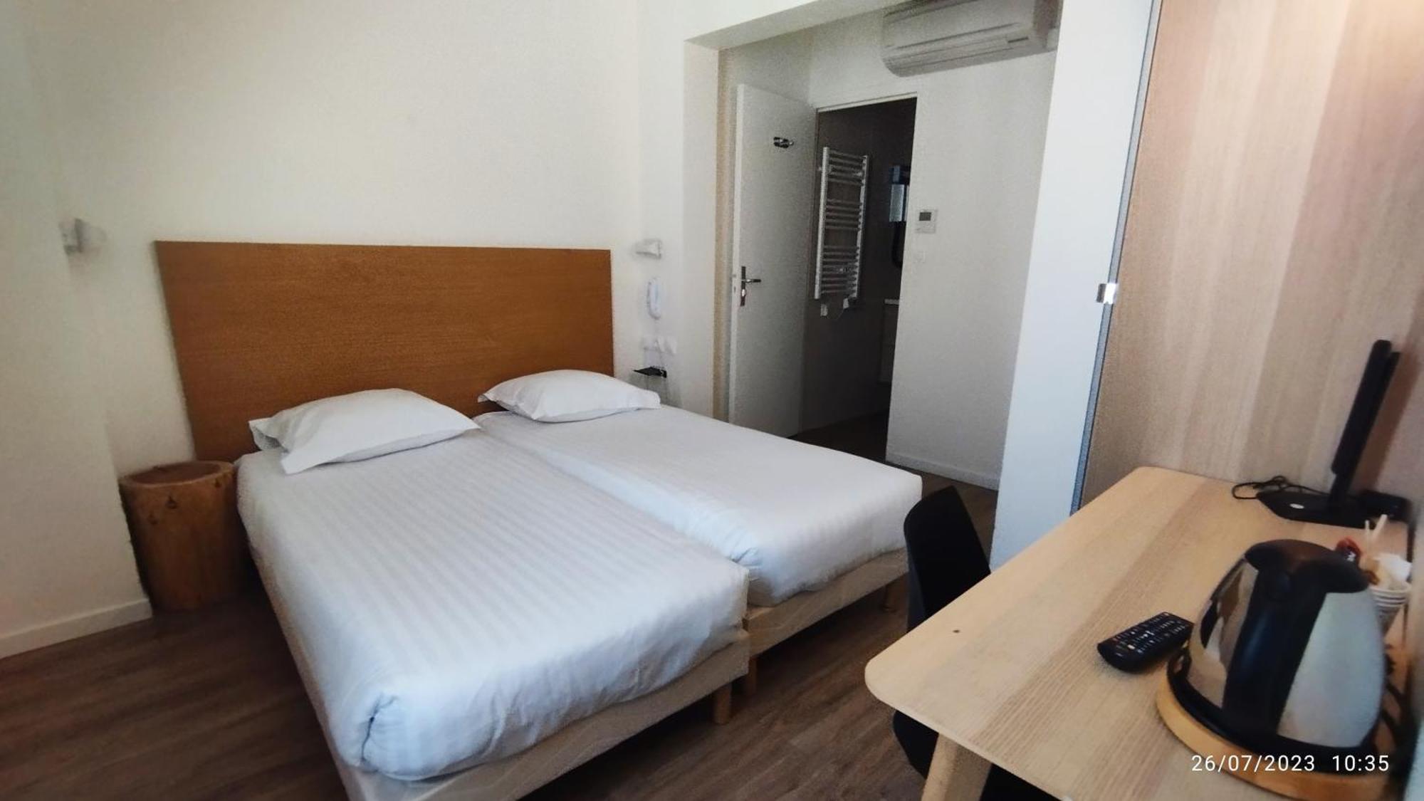 Hotel Des Arts Rueil-Malmaison Esterno foto