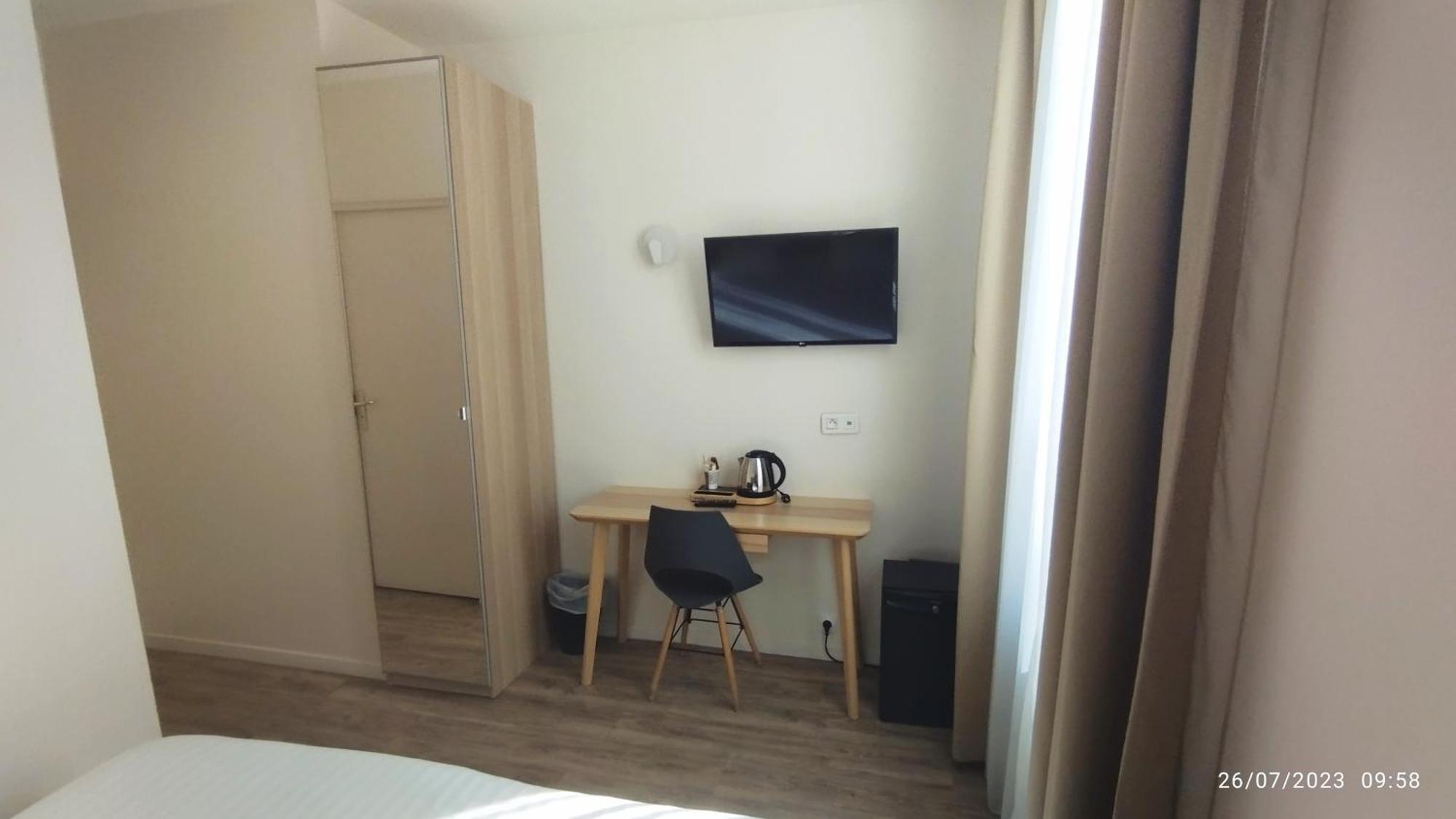 Hotel Des Arts Rueil-Malmaison Esterno foto