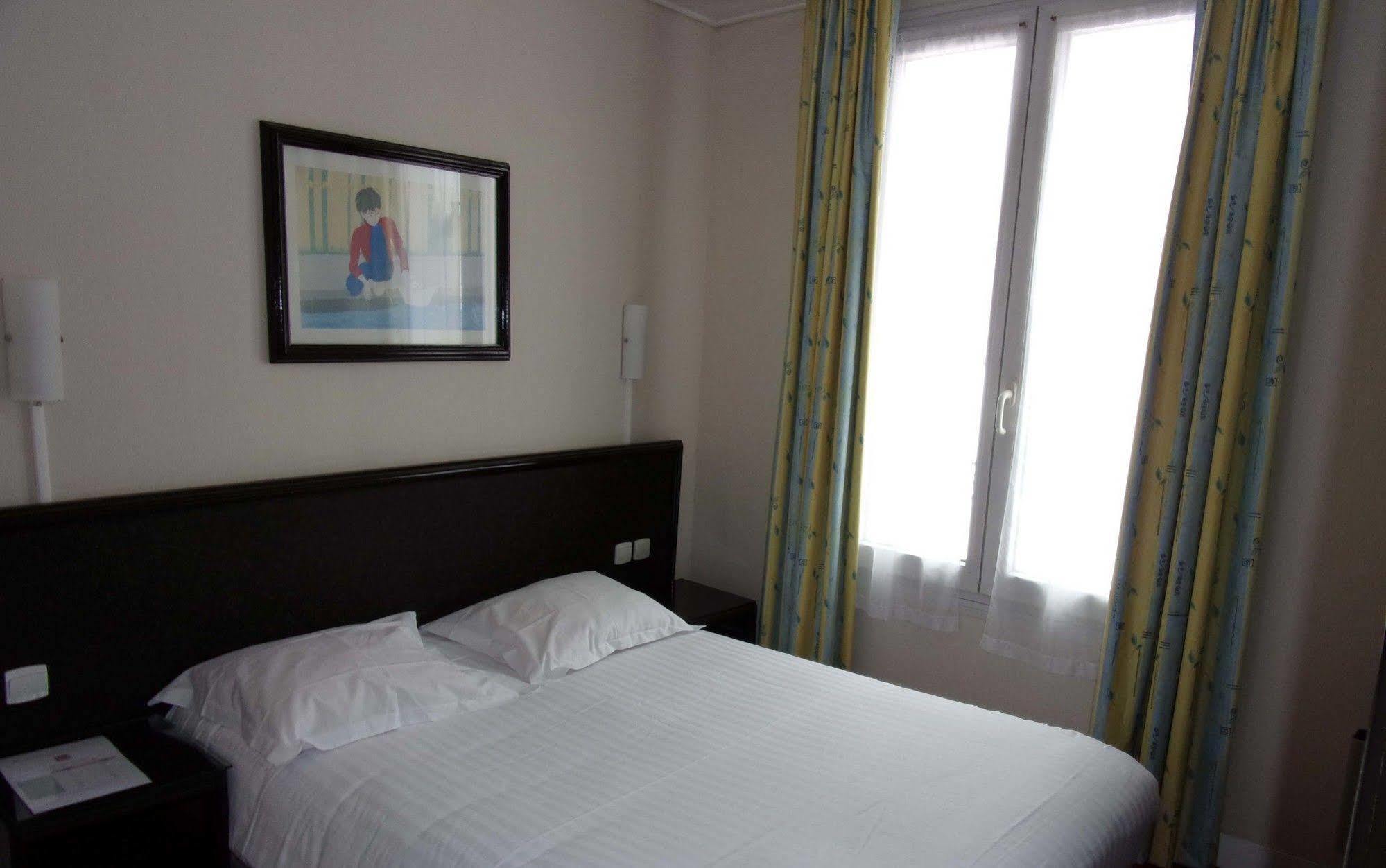 Hotel Des Arts Rueil-Malmaison Esterno foto