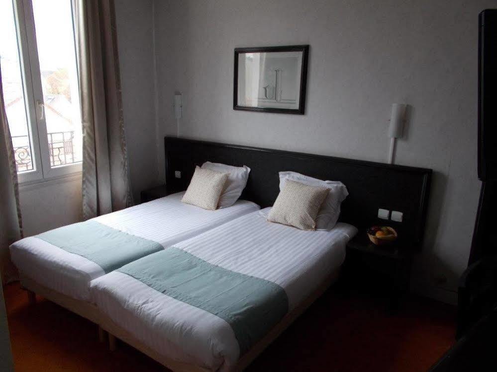 Hotel Des Arts Rueil-Malmaison Esterno foto