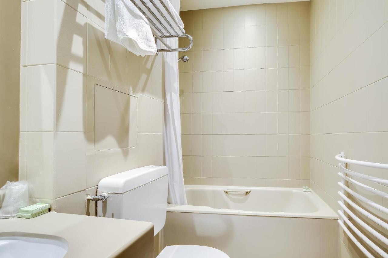 Hotel Des Arts Rueil-Malmaison Esterno foto